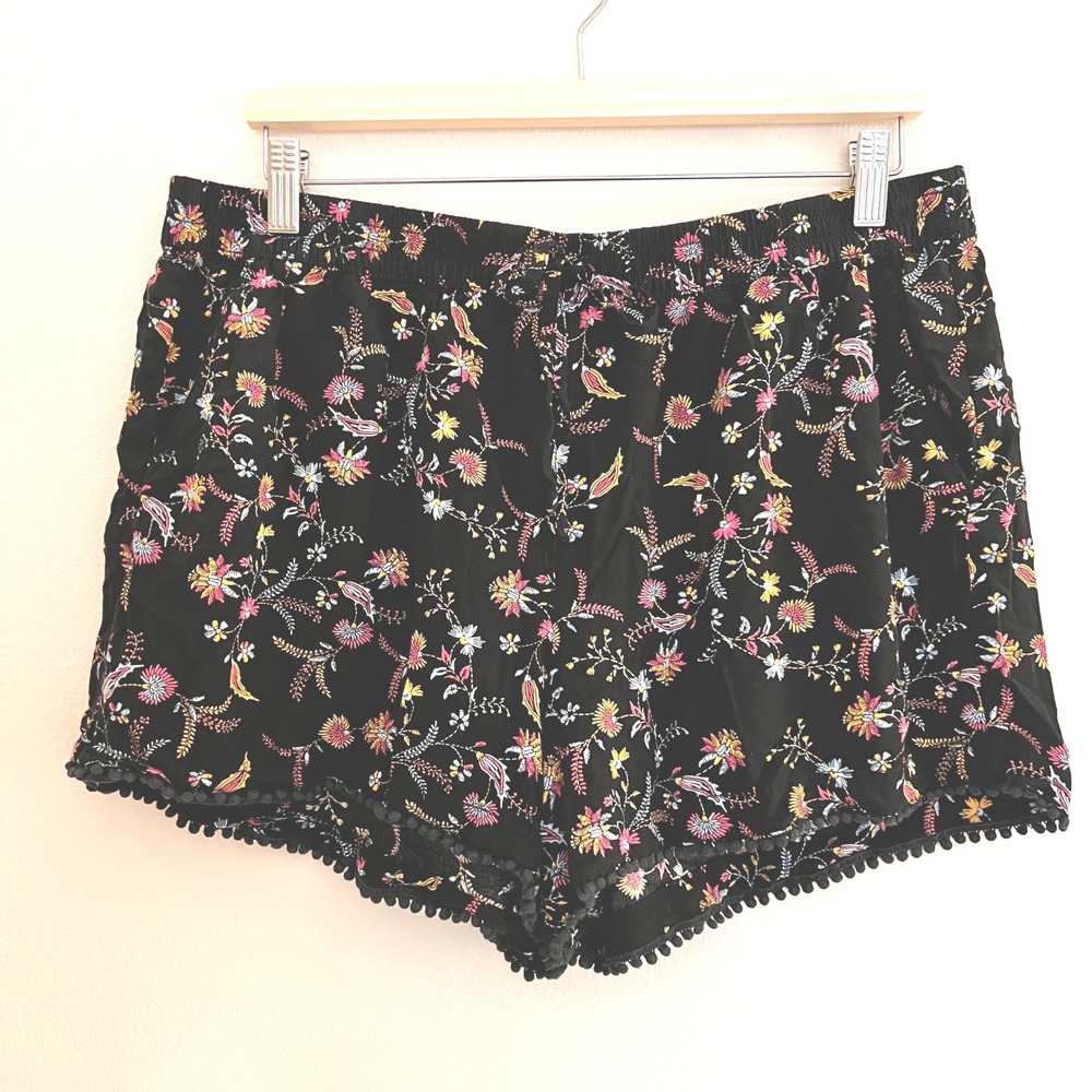 Boho Festival Floral embroidered Pom Pom trim short shorts Womens XL Black‎